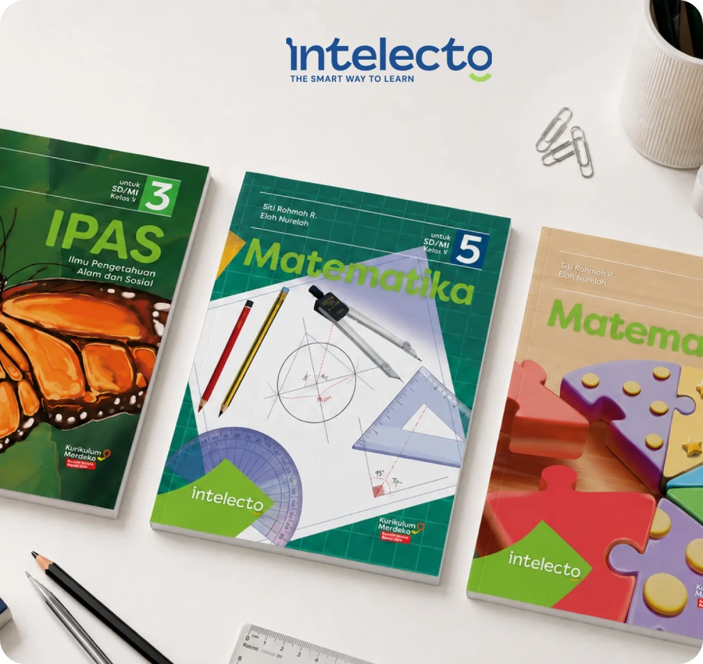 Buku Intelecto di meja belajar